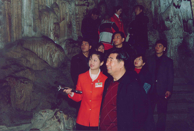 2005国家前任副总理回良玉游览芦笛岩